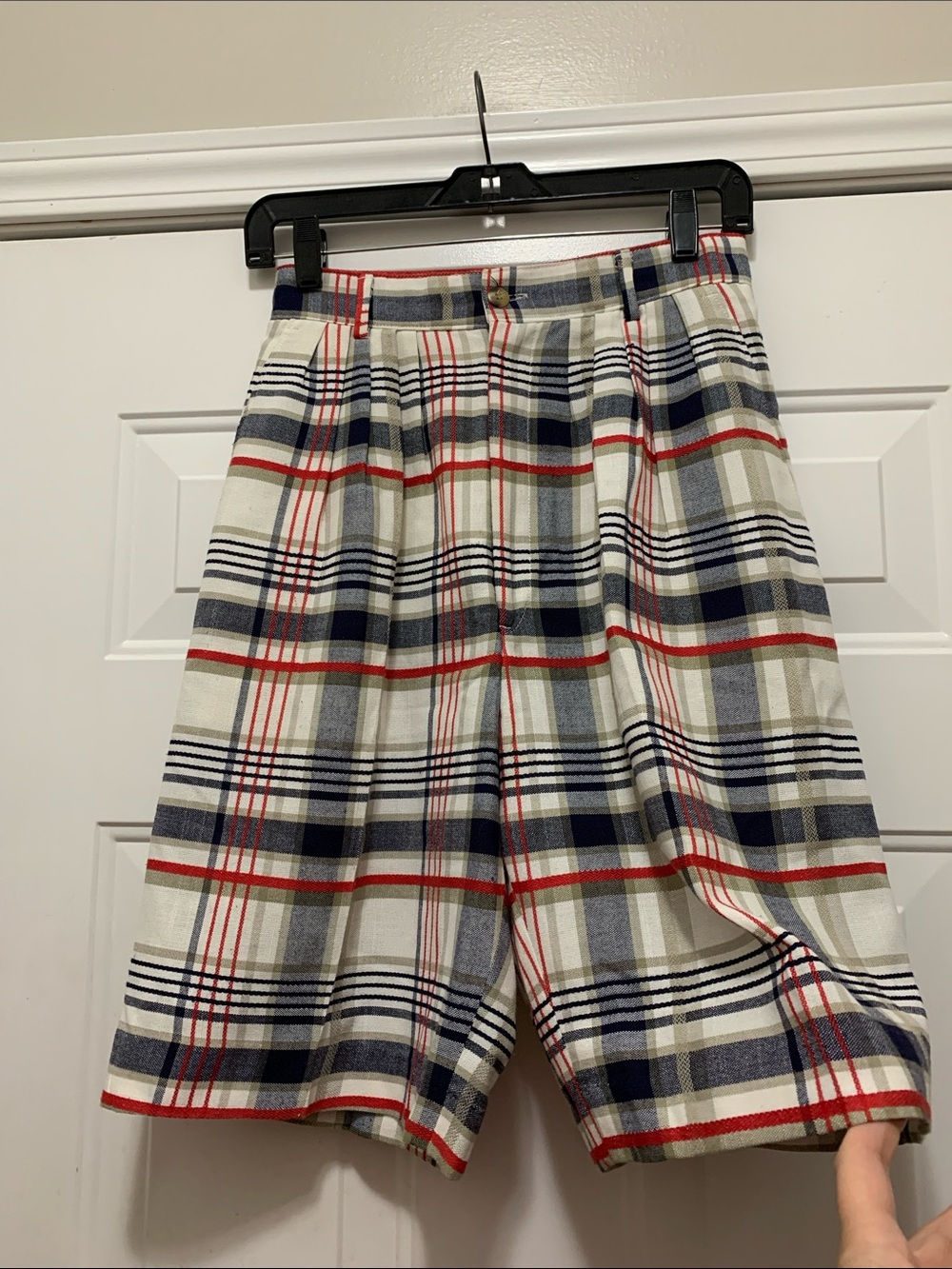 Vintage Made in U.S.A Plaid High-Waist Women's Shorts in Navy, Red & Cream Size2